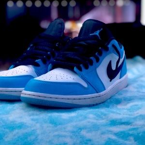 Air Jordan 1 low UNC